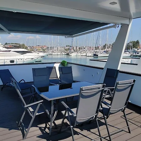 Apartment Black Pearl - Floating House *